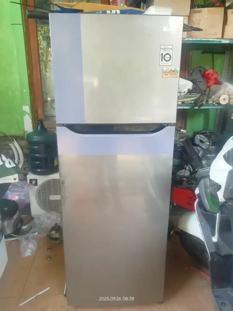 Kulkas LG inverter 2 pintu sawangan pasir putih