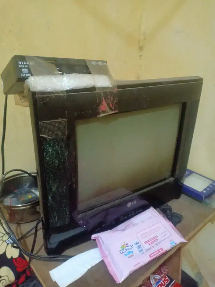 Jual TV 14 inch merk LG kondisi no kendala + remot + STB