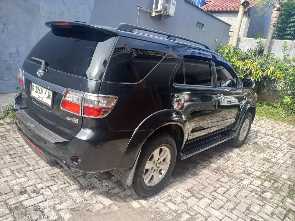 Toyota Fortuner 2011 Bensin