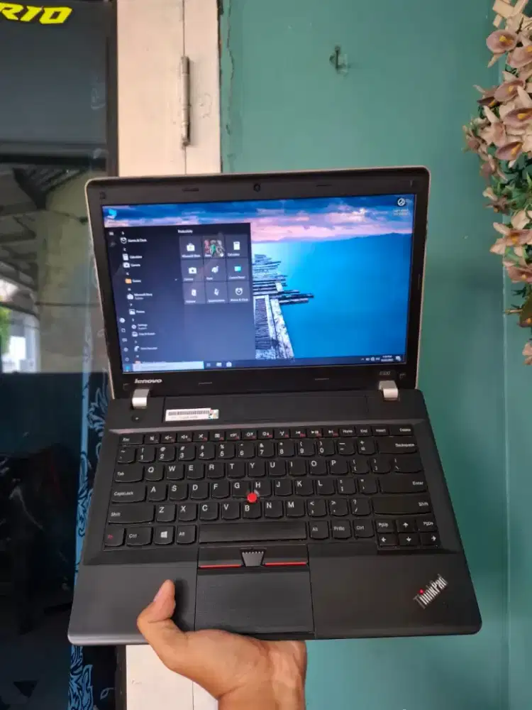 Lenovo Thinkpad E330
Si Tangguh khas seri Thinkpad!