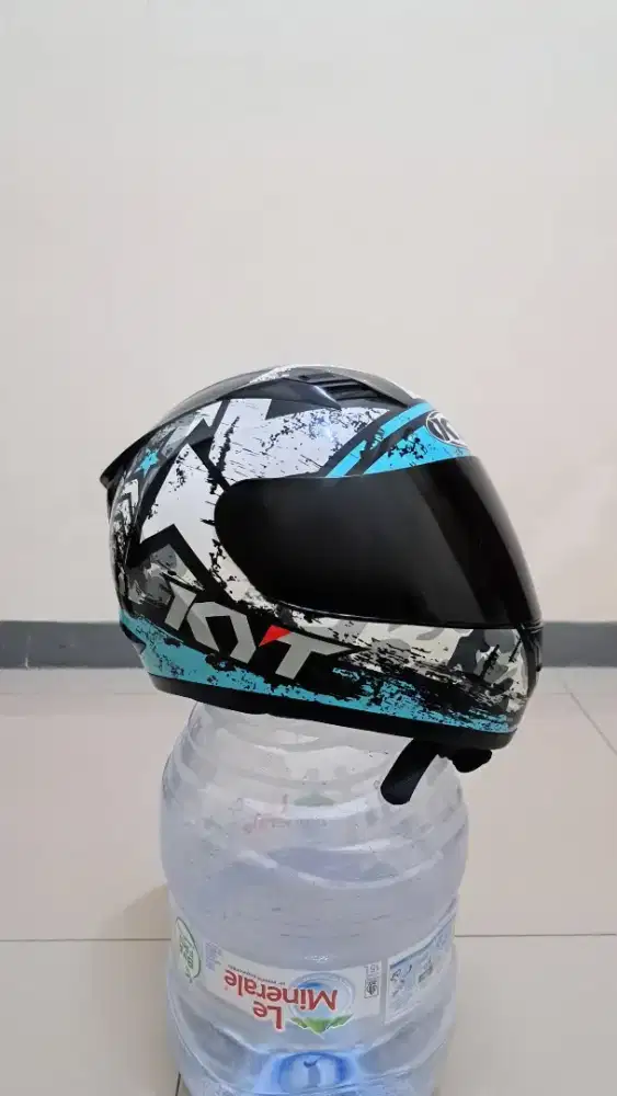 HELM KYT R-10 BEKAS