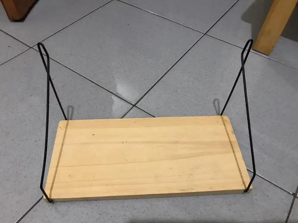 Rak dinding tempel ukuran 30 x 13 cm