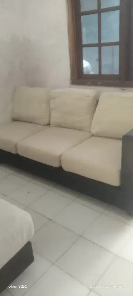 Sofa jumbo 3 seater + tiga bantal