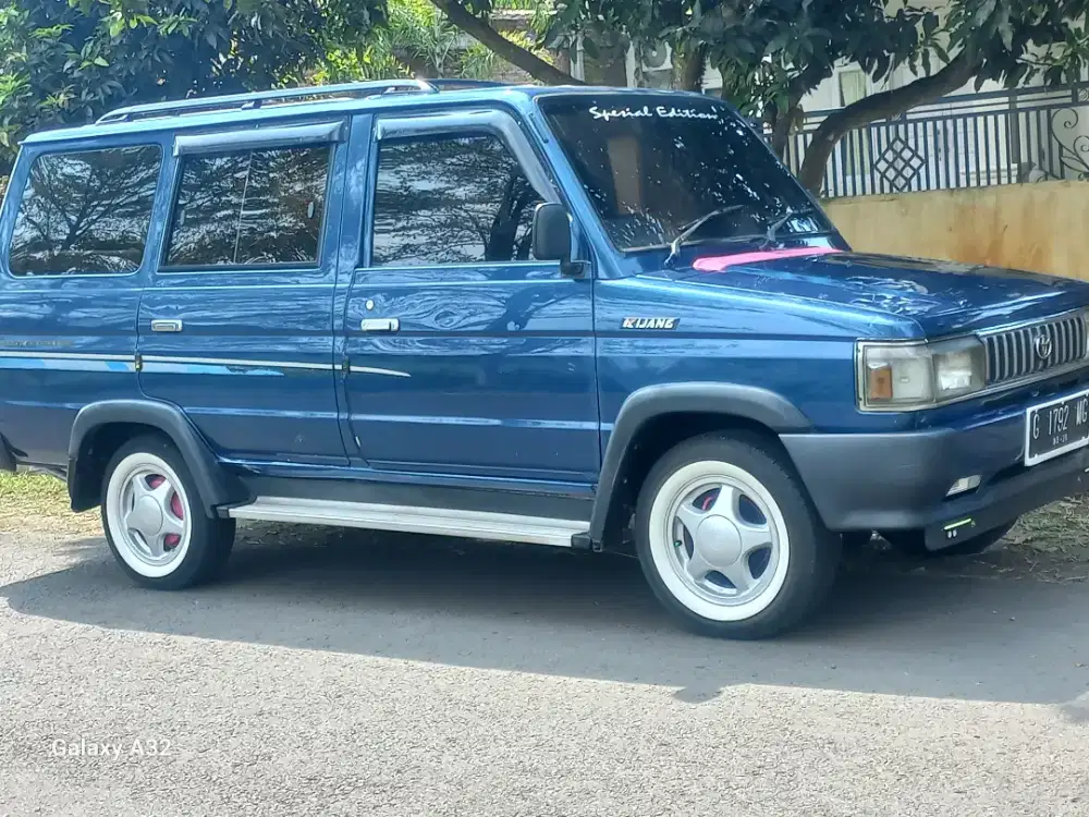 Di jual toyota kijang lgx grand extra
