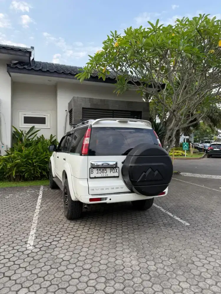 Ford Everest TDCI 4x4 Manual [ PUTIH ]