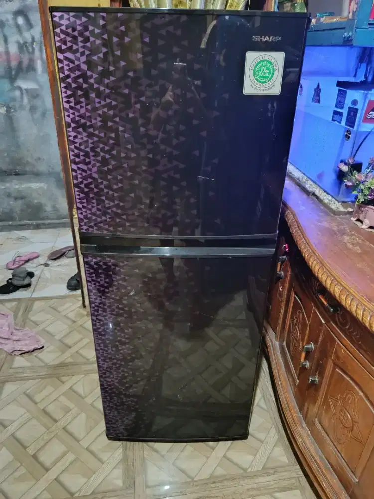 Kulkas 2 pintu merek sharp