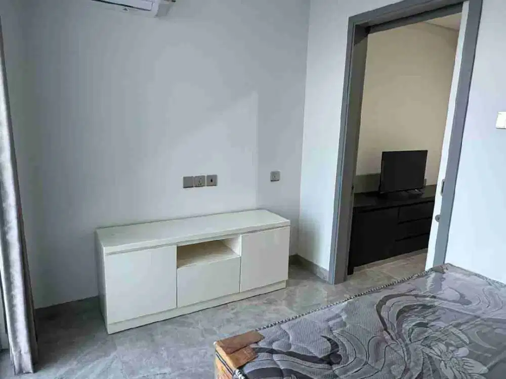 disewakan apartement avenue88 studio+ full furnish lengkap tinggal bawa baju ada kitchenset lengkap, sofa ,tv, kulkas , kasur,lemari baju ,ruang tidur dan dapur terpisah ,ruangan besar dan mewah, lokasi dekat pasar dan tempat jualan makan  di lantai 11