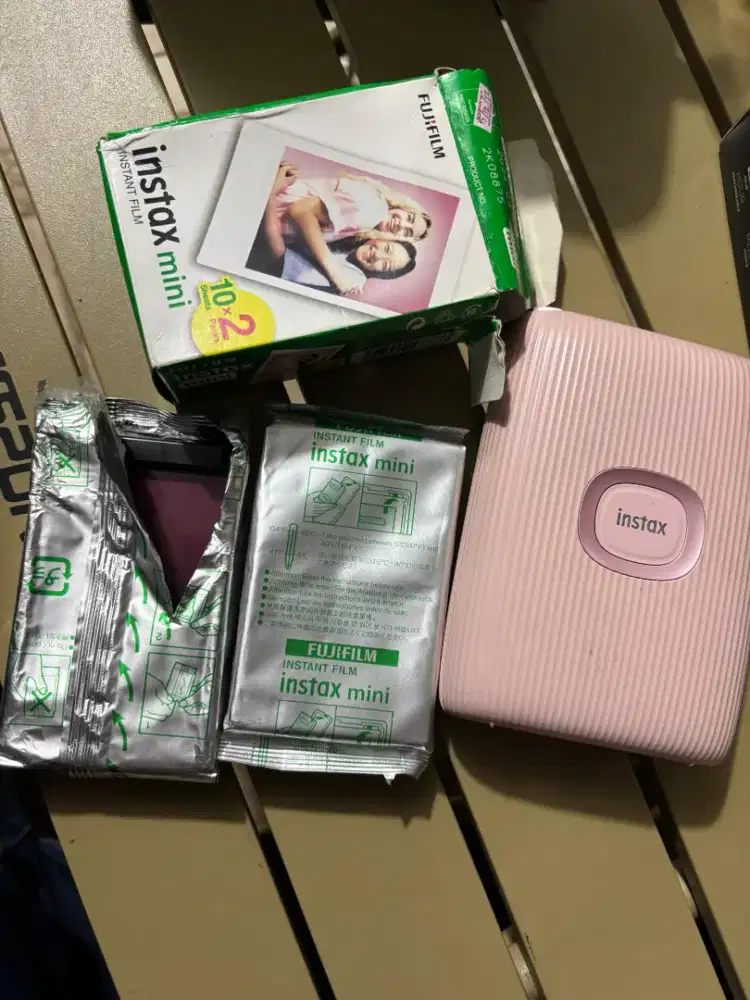 INSTAX MINI LINK 2  FREE FUJI FILM 900 nett