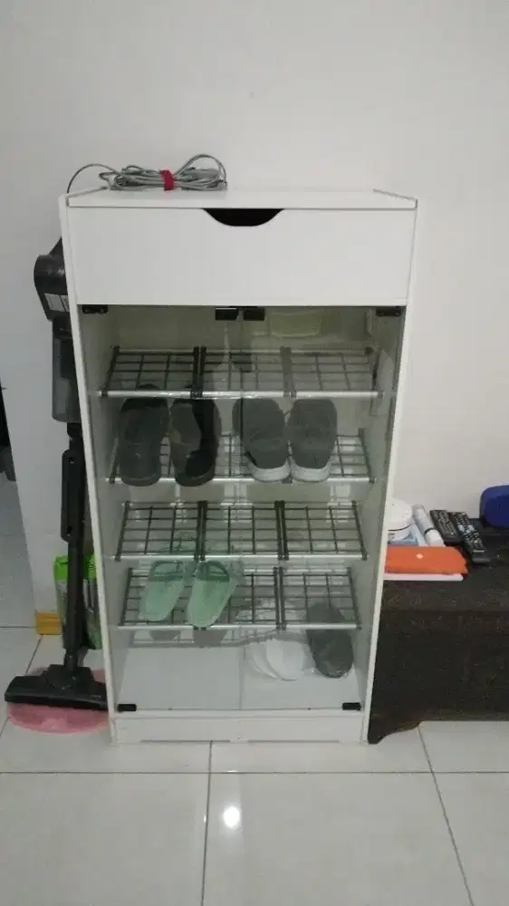 Lemari sepatu masih mulus seperti baru