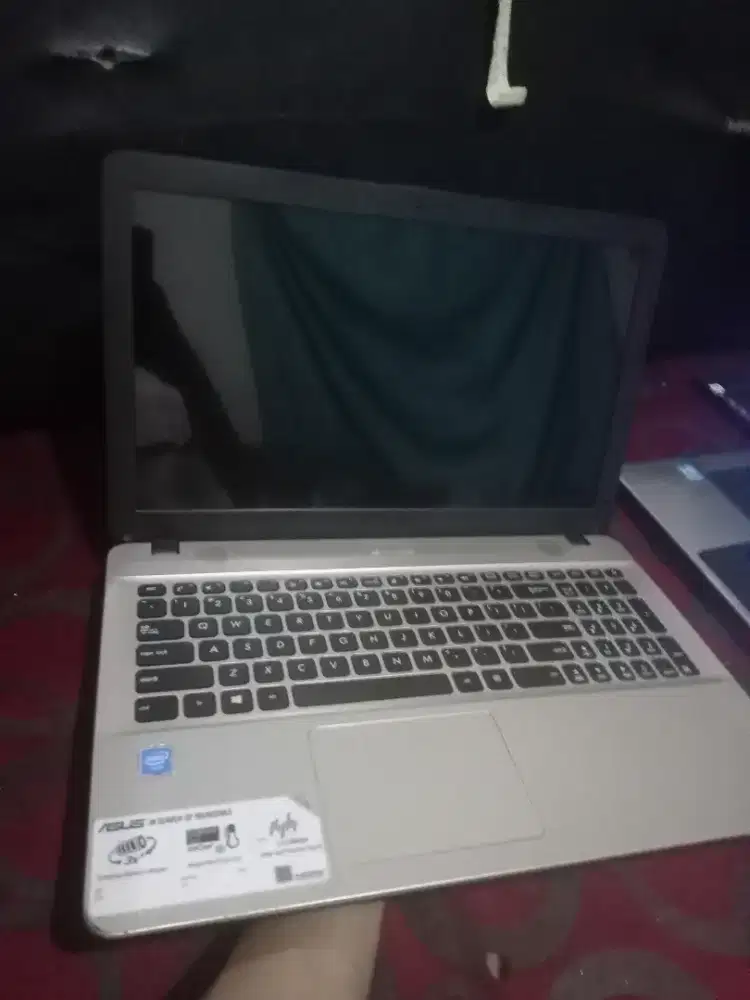 Laptop Asus mulus bening orian siap pakai