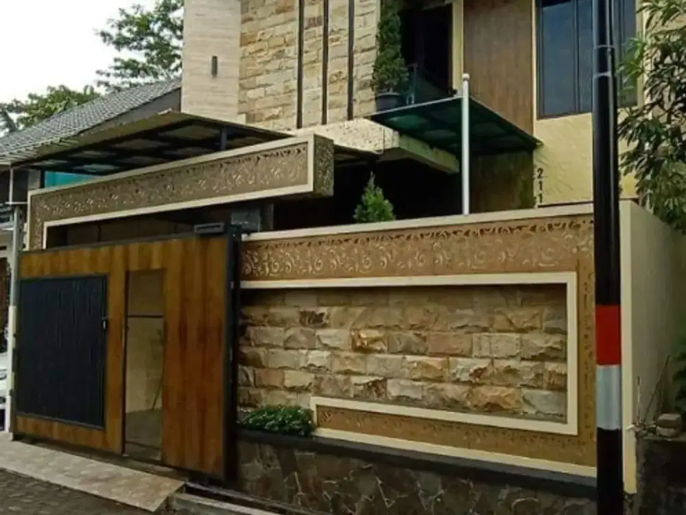 Rumah 3 Lt rooftop di Candi Kalasan, Kalipancur, Pasadena