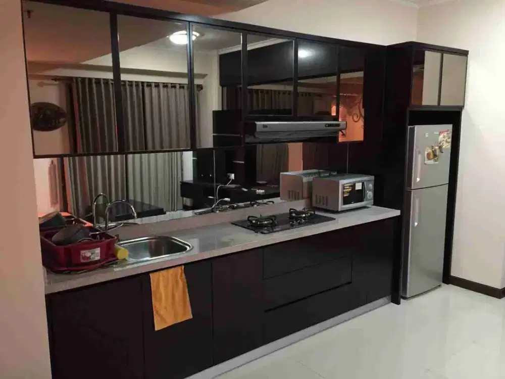 disewakan apartement waterplace tower a kondisi 2 br jadi 1 br luas ruangan dan kamar nya ada 2 AC dapur kitchenset furnish sofa besar springbed besar lemari baju besar ada tv besar ada balkon lokasi nembus mall ptc