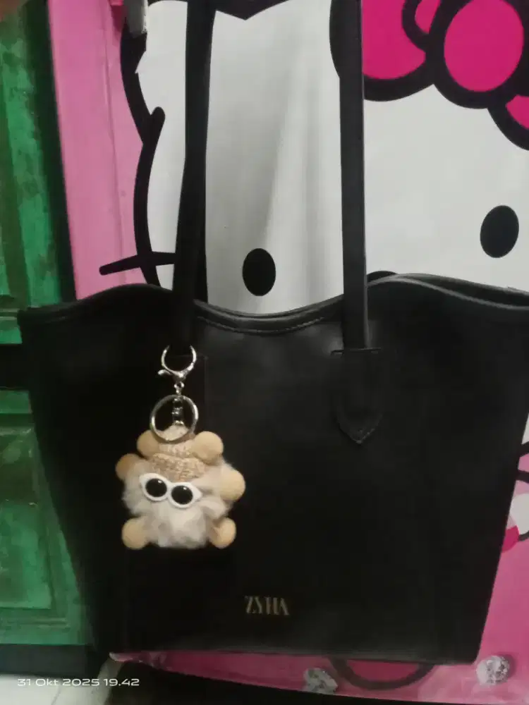 Di jual celana dan tas nya