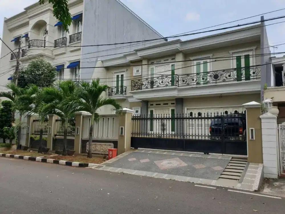 Lebar Jalan 3 Mobil, Luas Tanah 419 m2, Rumah di Pulomas, Jakarta