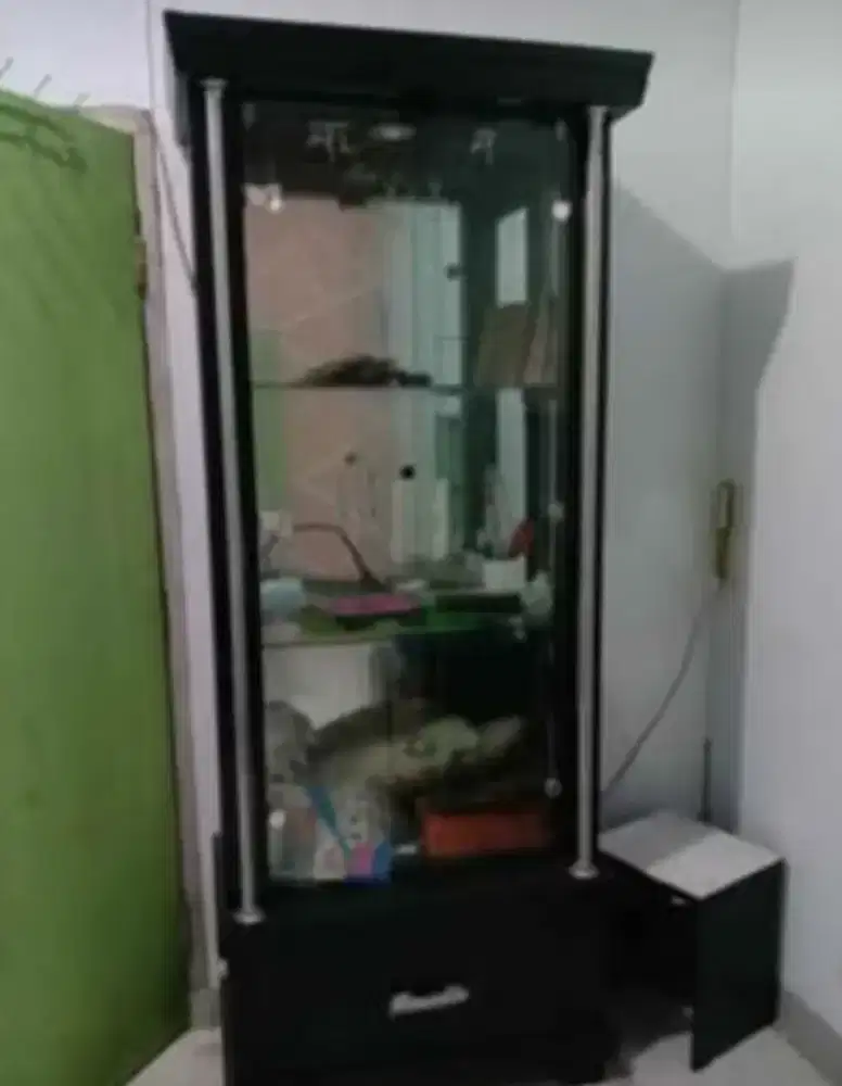 LEMARI KACA TRANSPARAN