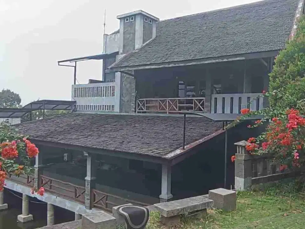 Rumah Vila ada Kolam