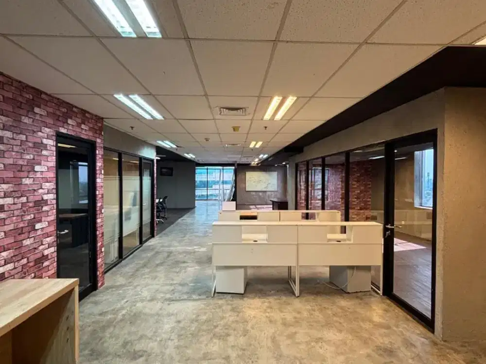 Disewakan Office Space Baru Full Furnish 229m2 di Menara 165, Jakarta Selatan