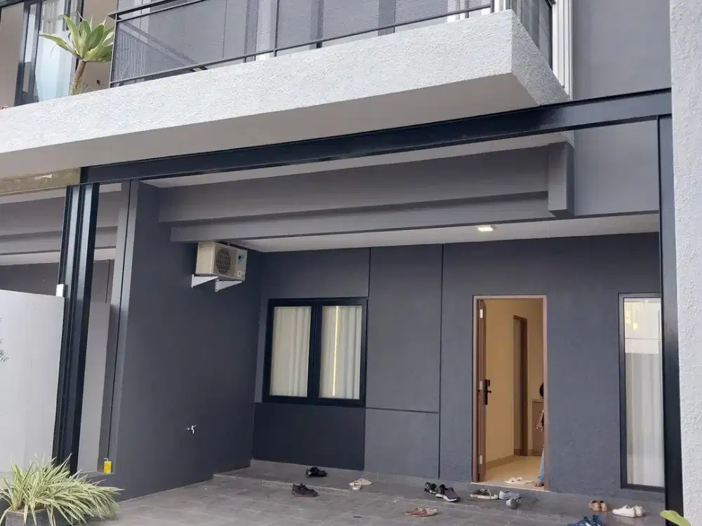 Rumah Baru Eksklusive di pinggir jalan di Jagakarsa, Jakarta Selatan