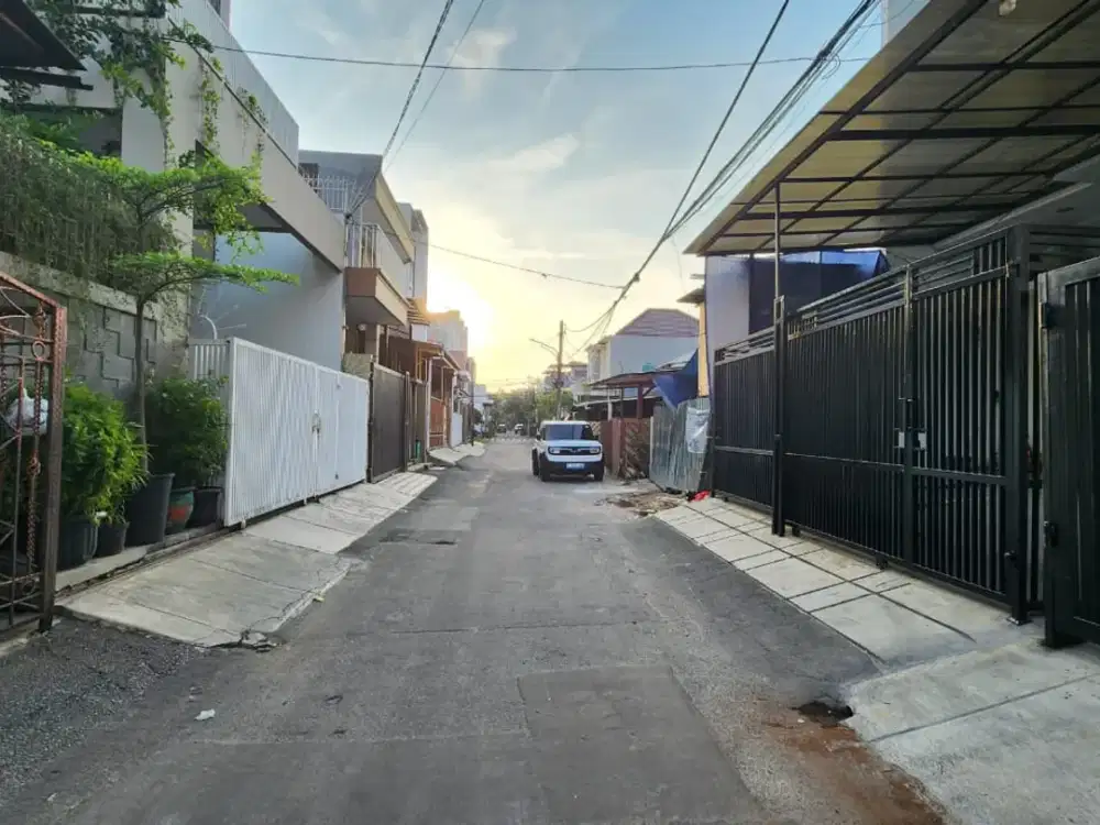 Rumah Dijual Kelapa Gading 3 Lantai Lokasi Strategis