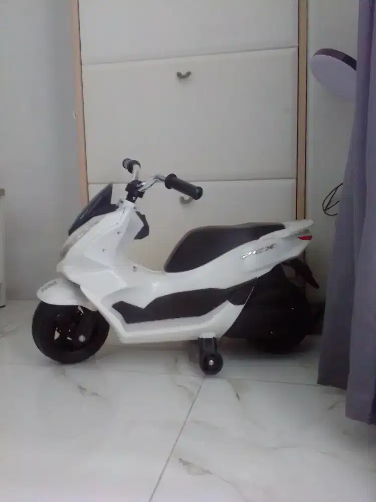 Motor Aki pcx putih