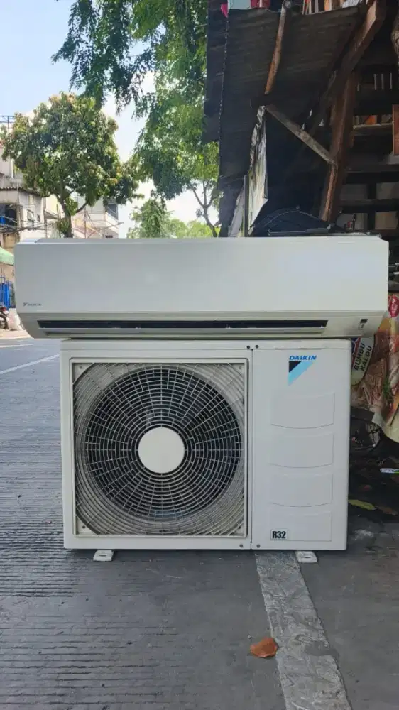 AC Daikin Malaysia 2 Pk R 32 second