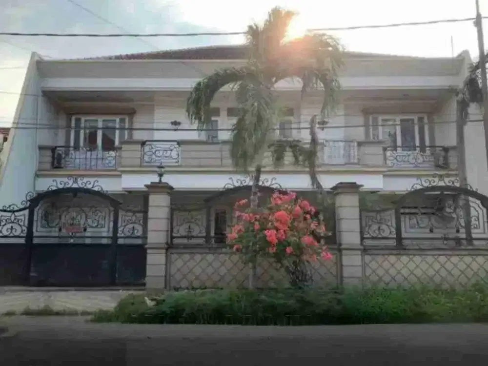 Rumah Dharmahusada Indah Barat Lantai MARMER  Luas Tanah : 369 m² (15x25)