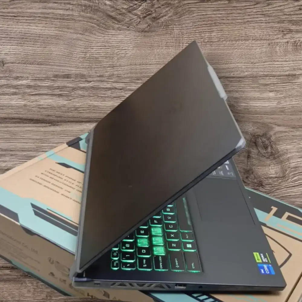 Laptop msi cyborg 15 i7 gen 13 rtx 4050