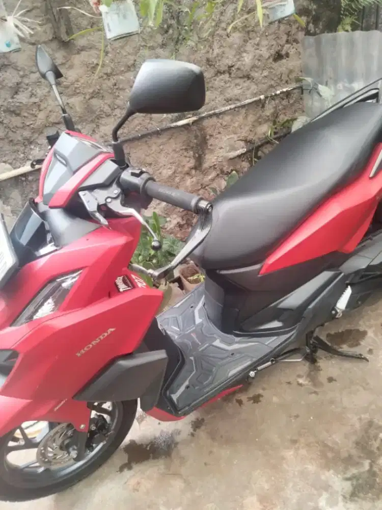 Vario 160 2023 warna merah merona