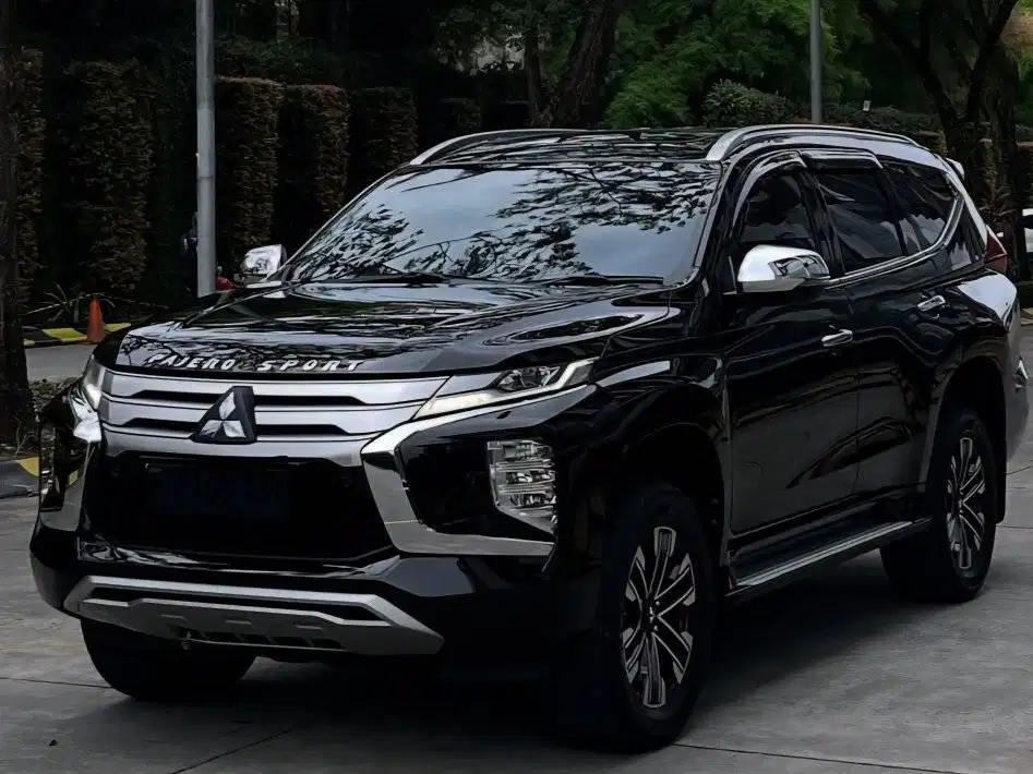 Pajero 2023/22 Hitam Low KM Termurah