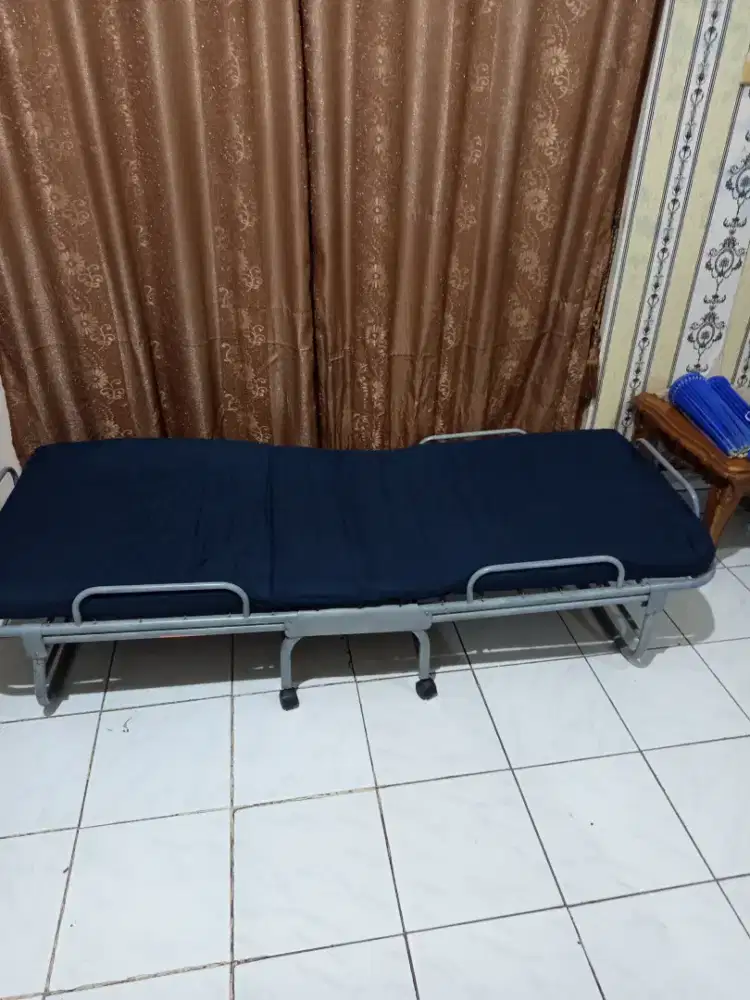 Ranjang tempat tidur lipat beta