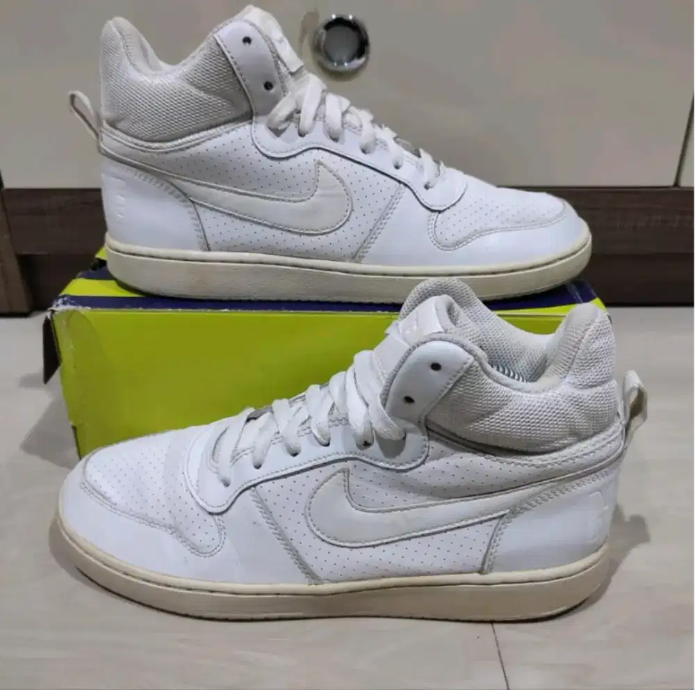 Sepatu Nike court borough size 42