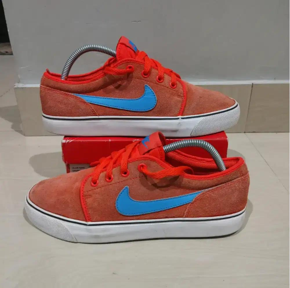 Sepatu Nike toki preloved size 41