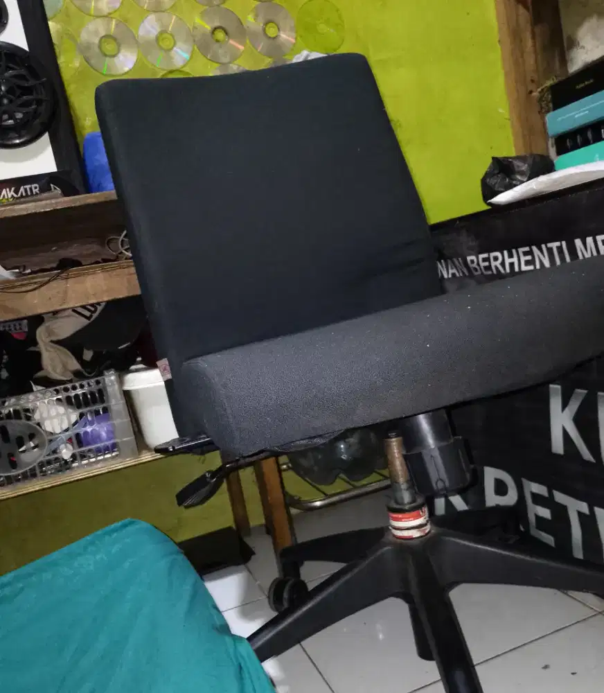 Kursi putar kerja kantor