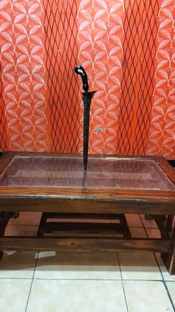 Keris berdiri keseimbangan