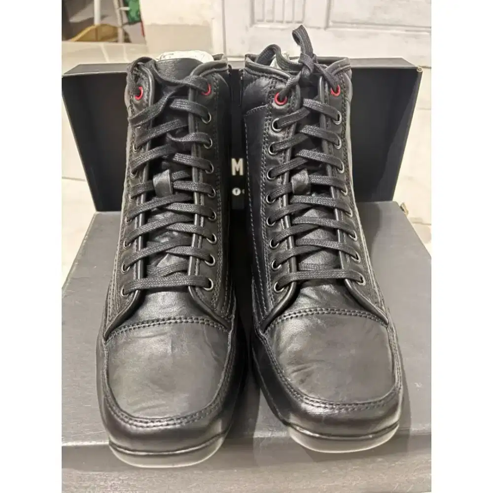 Gino Mariani hitam nomer 39. Original Bagus