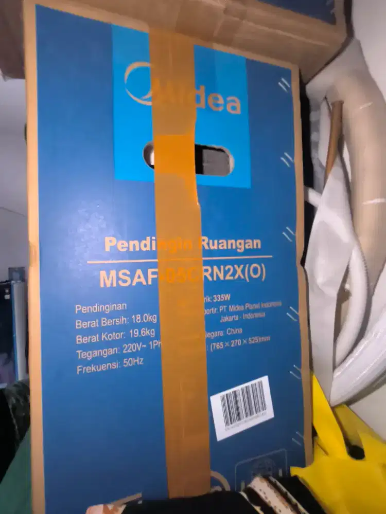 AC 1/2 Pk merk midea kondisi masih gress