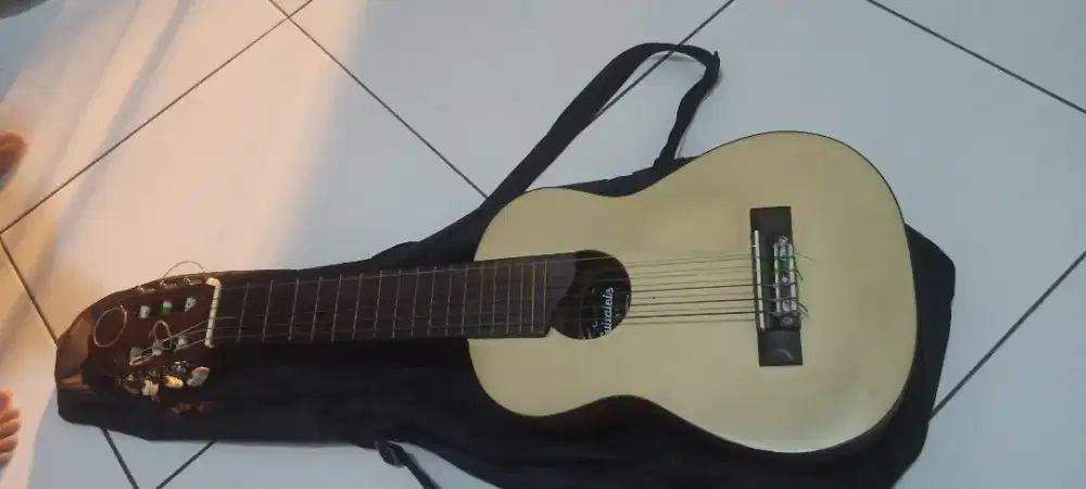 Gitar lele 6 senar