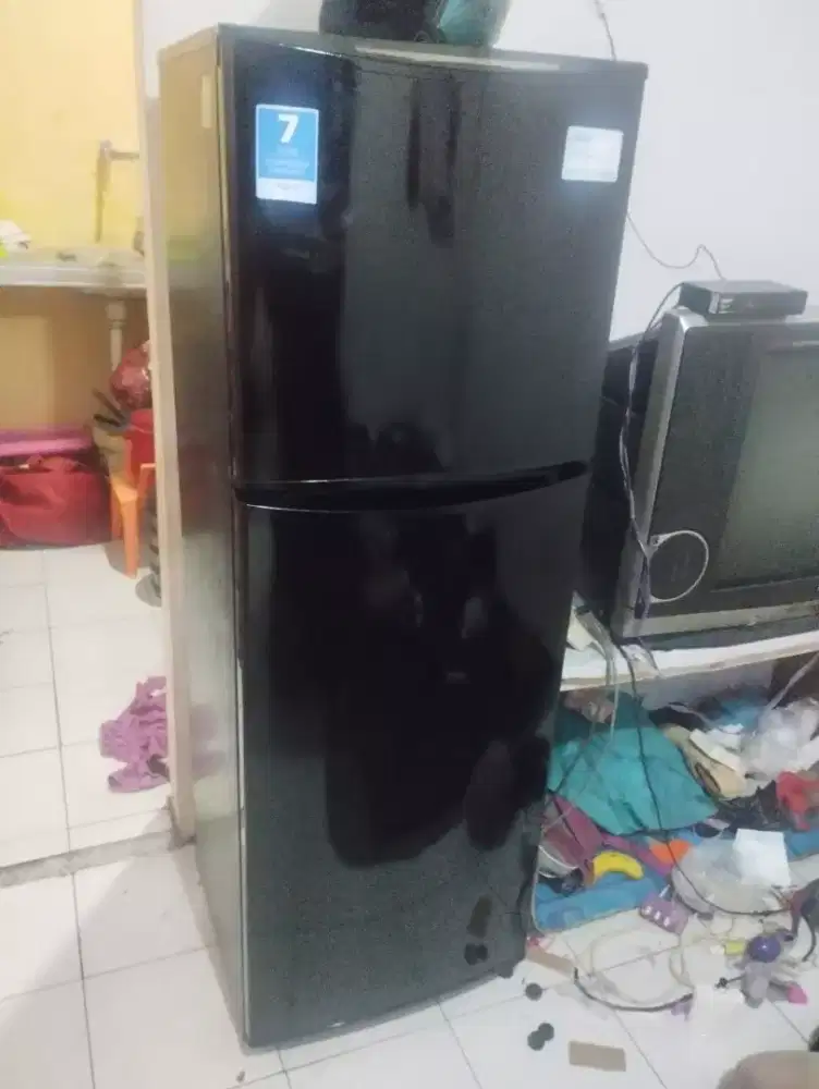 Di jual kulkas Aqua 2 pintu