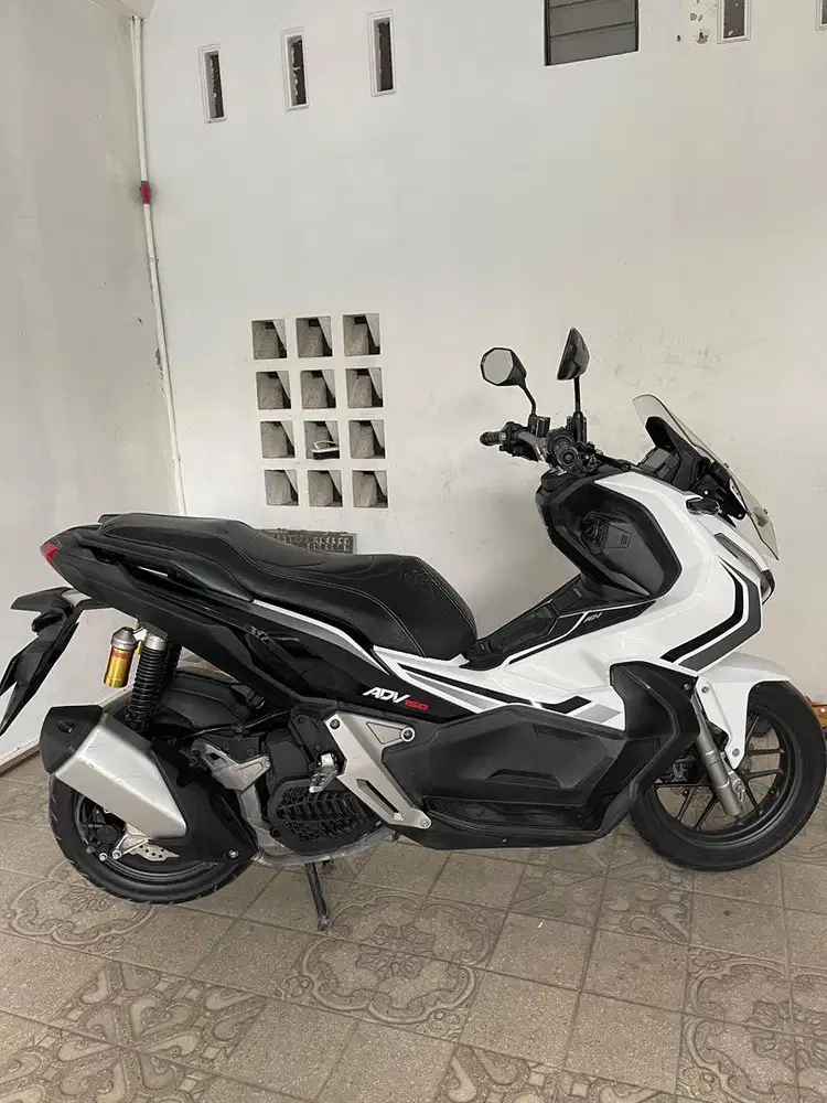 Dijual motor honda adv 150cc abs warna putih