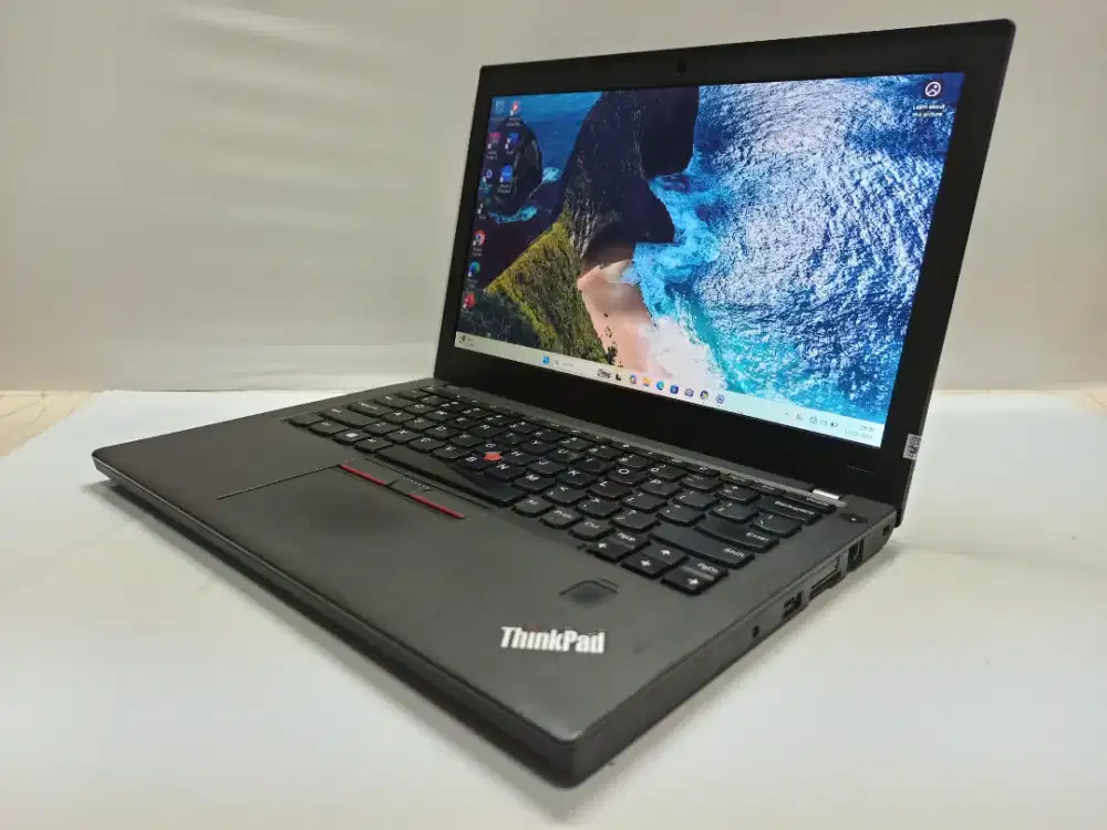 Laptop pegawai /kuliahan.. Lenovo Thinkpad X270 i5 Gen6 /8Gb /256 gb