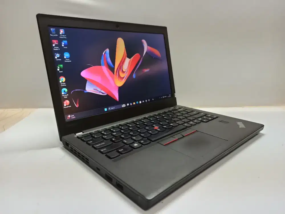 Laptop karyawan /mahasiswa.. Lenovo Thinkpad X270 i5 Gen6 /8Gb /256 gb