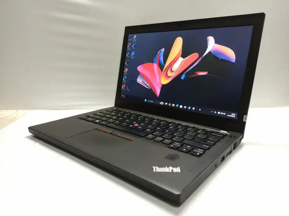 Laptop karyawan /kuliahan.. Lenovo Thinkpad X270 i5 Gen6 /8Gb /256 gb