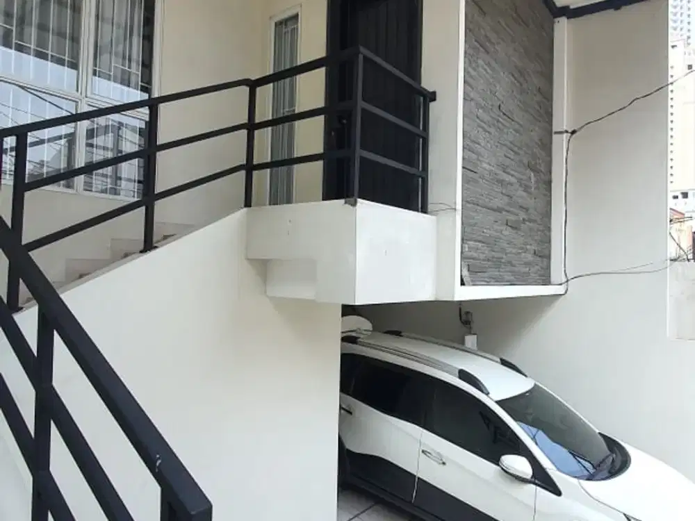DIJUAL RUMAH BAGUS MINIMALIS 3 LANTAI JALAN BESAR HARGA MURAH DI TANJUNG DUREN