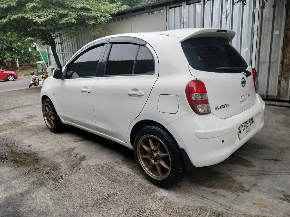 Nissan March 2012 Bensin