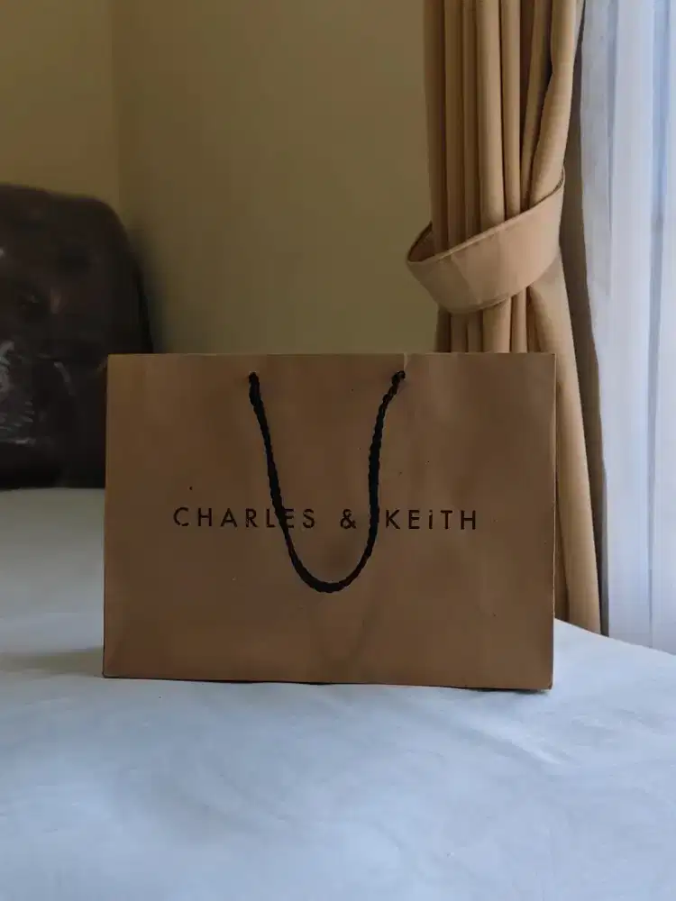 Paperbag Charles & Keith