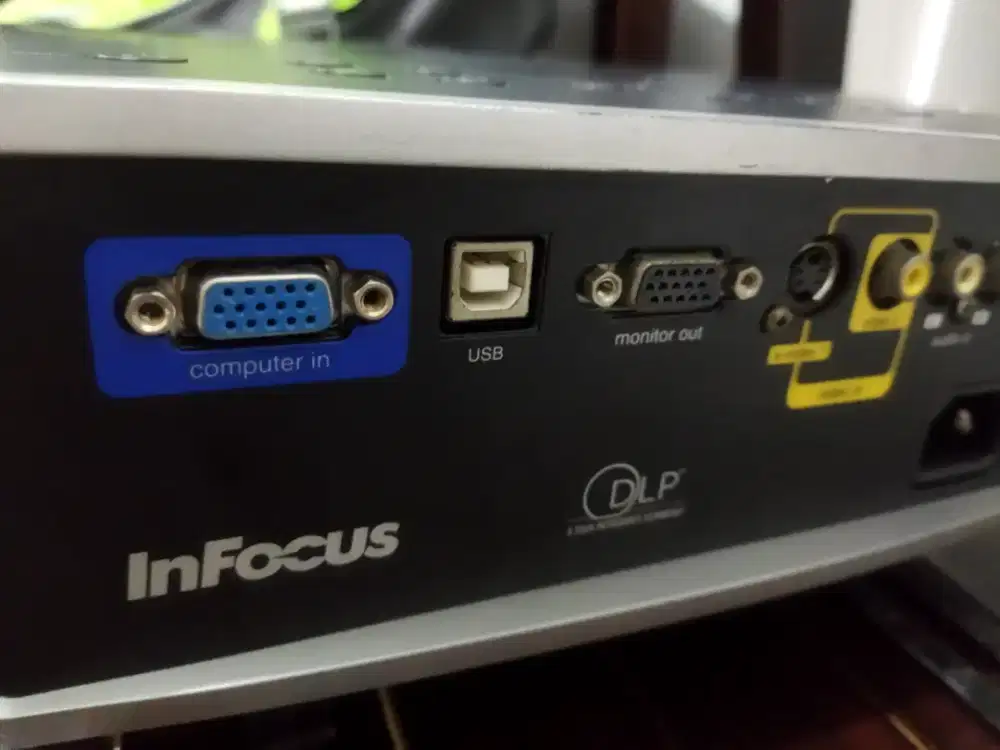 Infokus proyektor second