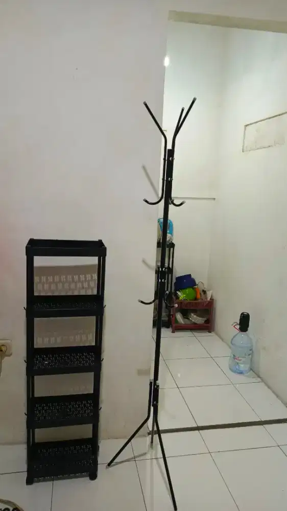 Rak susun plastik 2 dan rak gantung tas 1