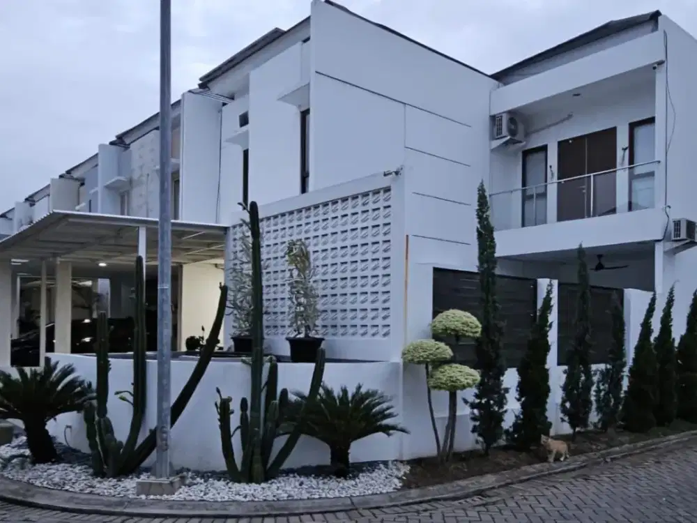 Dijual Rumah Mewah dalam Cluster dengan Kolam Renang di Perum. Metland Menteng