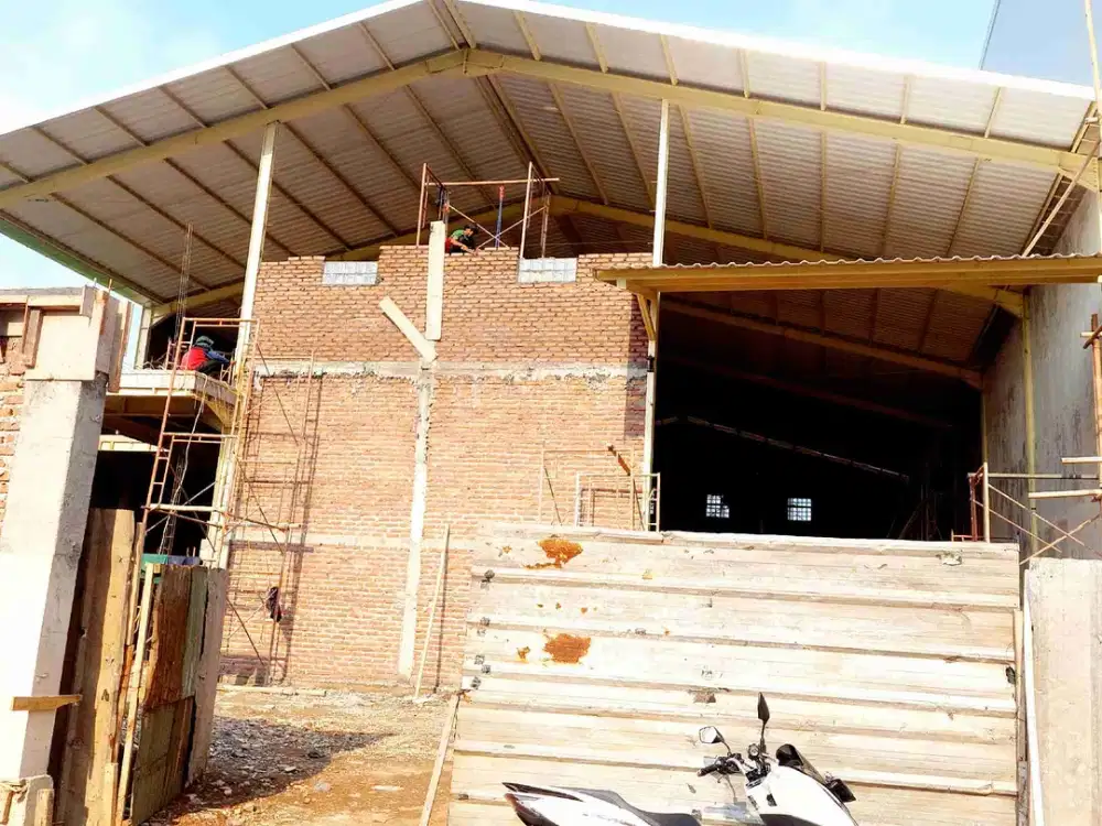 Gudang Baru Dalam Proses Pembangunan Di Pergudangan Kavling DPR Pinang Cipondoh