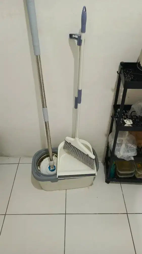 Perlengkapan kebersihan kamar dan kamar mandi